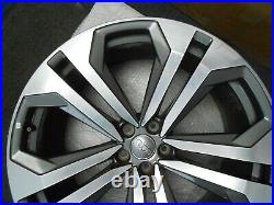 Audi Q8 SQ8 S Line / Black Edition22 X 10J Diamond cut Alloy Part no 4M8601025K